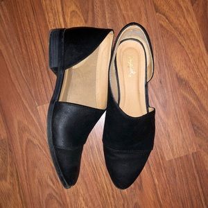 Side open black dress shoes